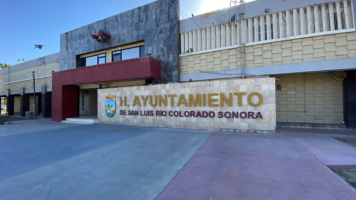 ayuntamiento cerrará el primero y cinco de mayo